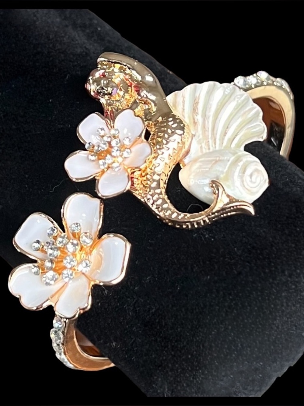 NWT Betsey Johnson Bracelet
